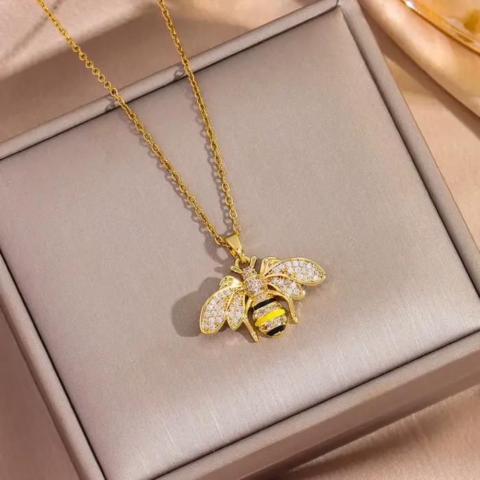Collier de luxe avec pendentif abeille en cristal de zircon plaqué or 18 carats pour femmes modernes occasions spéciales