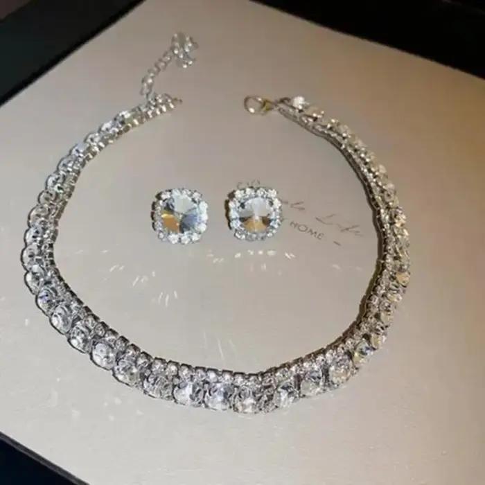 Ensemble de boucles d'oreilles et collier en cristal de luxe