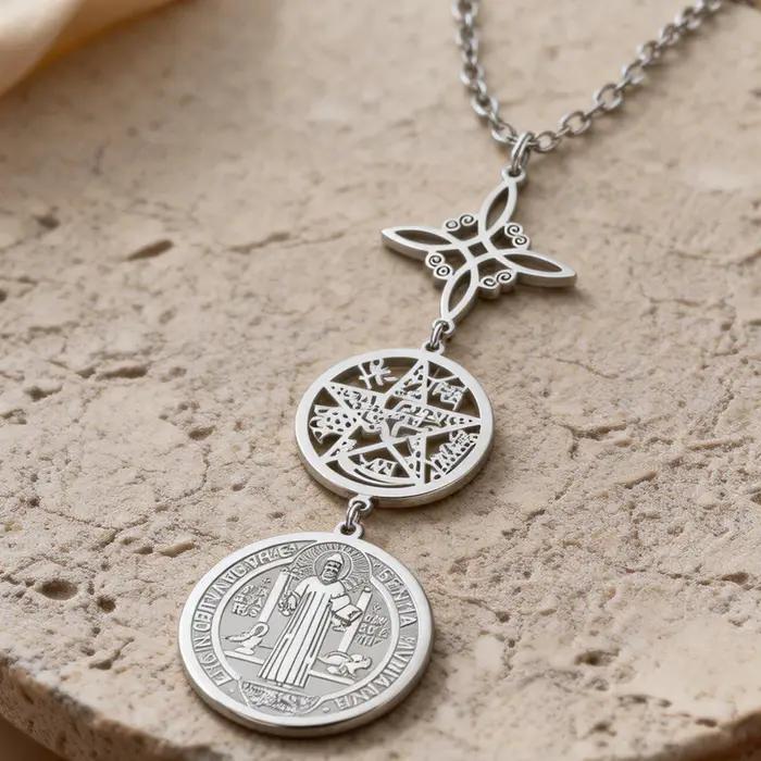 Collier Triple Protection avec Nœud de Sorcière Pentagramme Tétragrammaton Saint Benoit Symbole Spirituel Acier Inoxydable Amulette Bijoux Occasions Spéciales