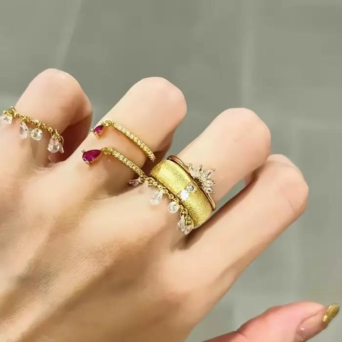 Bague en diamant double couche motif goutte d'eau rouge luxe minimaliste ouverte pour femme occasions spéciales
