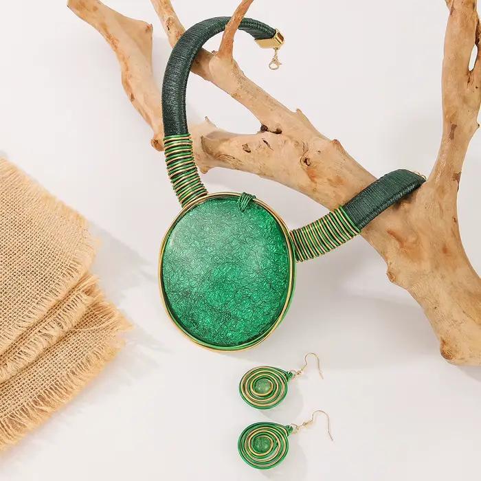 Ensemble de bijoux de déclaration en résine ronde géométrique