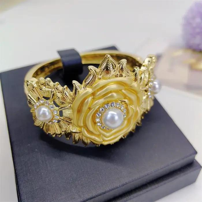 ESALE 2026 Nouvel ensemble de bijoux en perles blanches, accessoires de bijoux de luxe pour mariage, cadeau pour femmes, cadeau pour la fête des mères, cadeau pour la Saint-Valentin