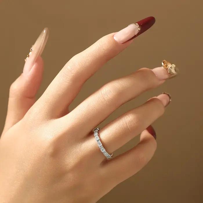 ATTAGEMS Bague Serpent en Argent S925 Pavée de Moissanite