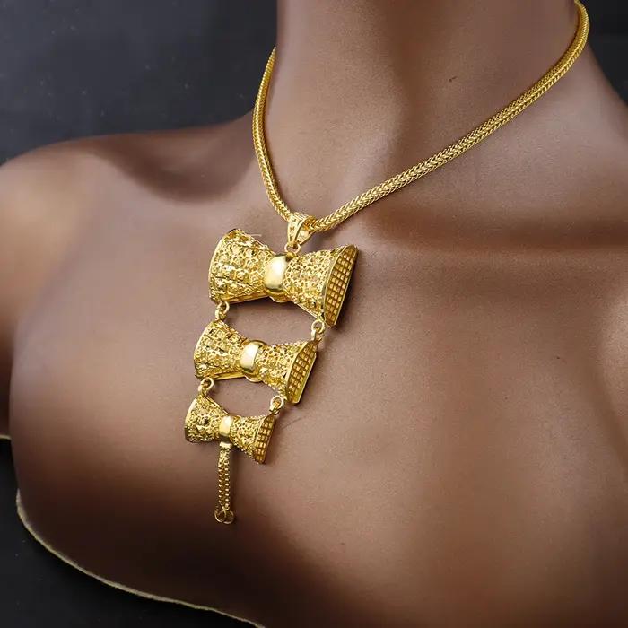 Ensemble de bijoux couleur or 24 carats