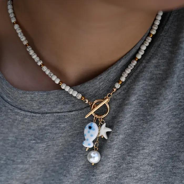 Collier bohème avec pendentif poisson et étoile de mer en céramique d'inspiration marine avec perles turquoise