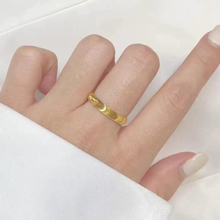 Bagues en or 24 carats brillantes simples et élégantes pour hommes et femmes