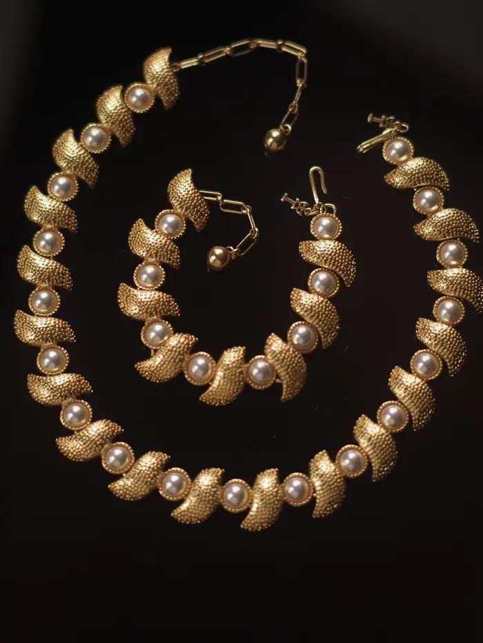 Italie Florence Ensemble de bijoux antiques Or 18 carats rempli de perles Mabe Filigrane Camée Bracelet Collier Boucle