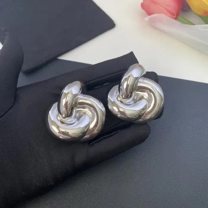 Boucles d'oreilles vintage à clip en or jaune serties de pierres marines pour femmes occasions spéciales