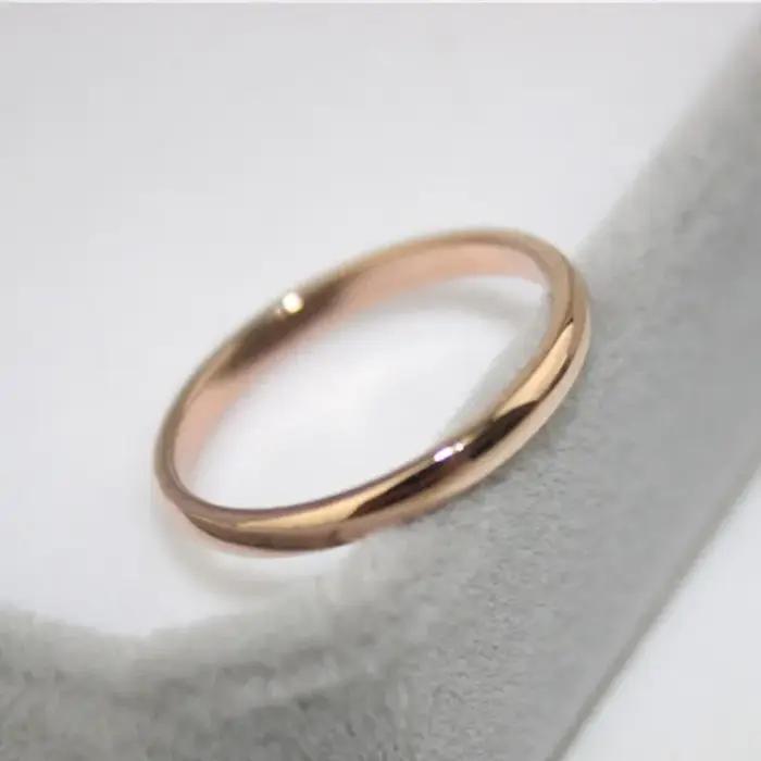 Bague Empilable Fine en Acier Inoxydable Plaquée Or 18 Carats Pour Femmes et Filles Occasions Spéciales et Journées Courantes