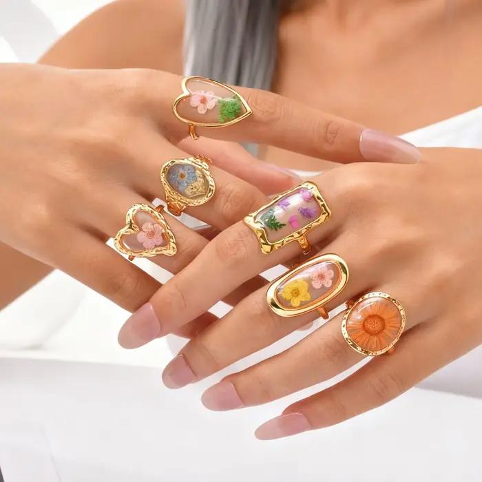 Bague ouverte délicate en fleurs séchées pour femme