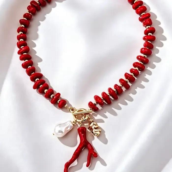 Collier de perles corail avec chaîne irrégulière