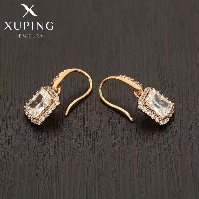 Xuping Jewelry Nouvelle Collection – Ensemble Collier et Boucles d'Oreilles Huggies Rectangulaires Dorées pour Femme – Cadeau Idéal Anniversaire ou Fête X001245936