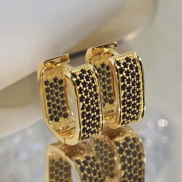 Boucles d'oreilles carrées en acier inoxydable élégantes pour femmes avec zircon CZ pour occasions spéciales et style géométrique