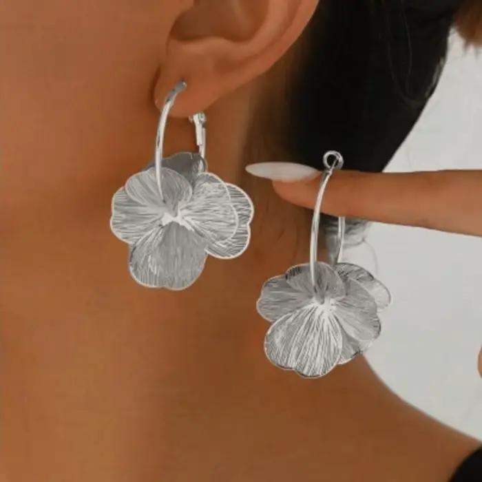 Boucles d'oreilles créoles Vintage dorées à fleurs creuses Double couche pour femmes, pour un usage quotidien, cadeau de bijoux parfait