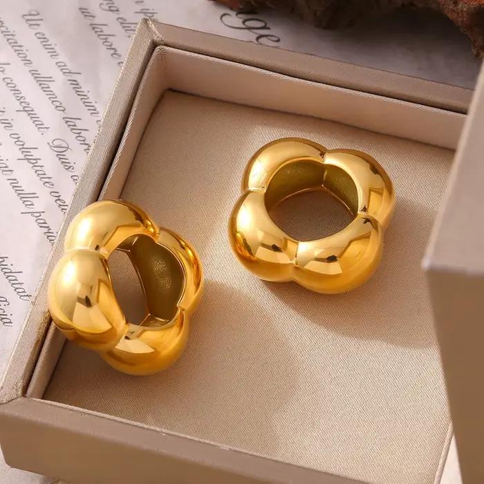 Liora haute qualité en acier inoxydable fleur anneaux pour femmes PVD plaqué or poli lisse pas de ternissement Index bagues bijoux