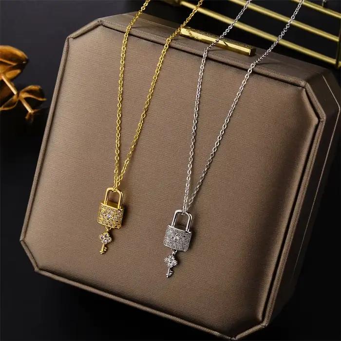 Collier en acier inoxydable avec pendentif clé en zircone cubique pour femmes mode anniversaire