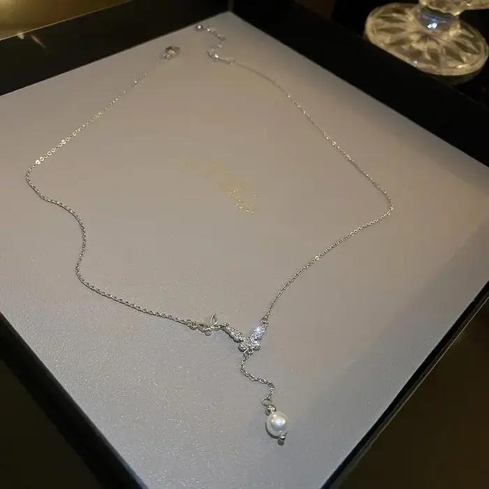Collier Nœud Papillon en Perles et Strass pour Femme