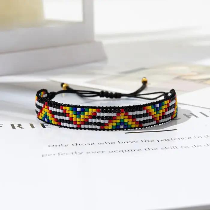 Bracelet de perles de riz bohémien, géométrie multicolore, tissage à la main, alliage de personnalité, simplicité populaire, bracelet de perles réglable