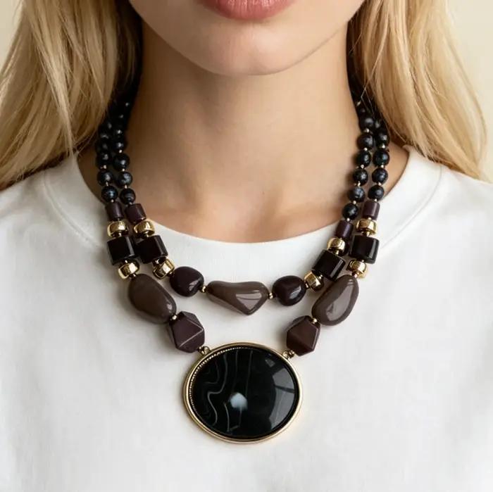 Collier multi-rangs résine acrylique perles ambre noir pendentif or jaune clair bijoux femmes accessoires uniques occasions spéciales tous les jours