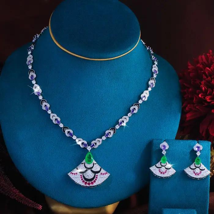 Collier et Boucles d'Oreilles en Zircone Brillante Multicolore Forme Sectorielle Luxe Accessoire de Fête pour Femmes Occasions Spéciales