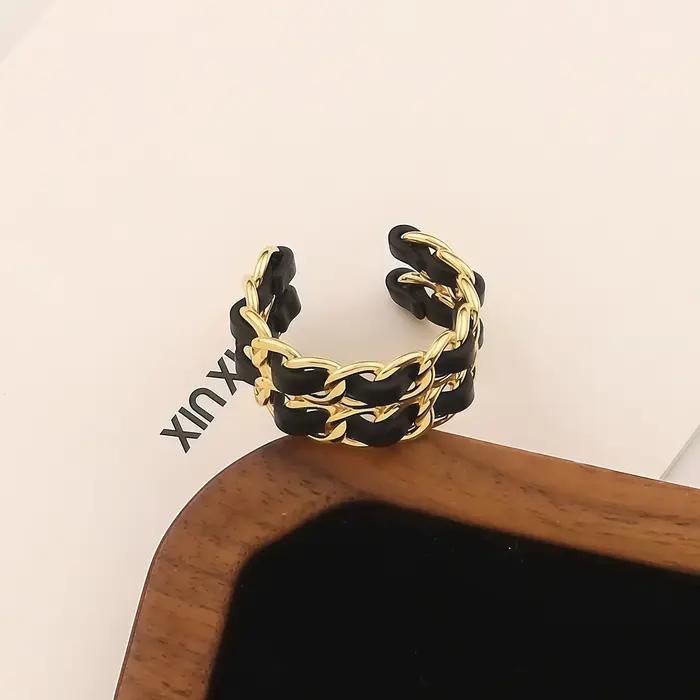 Bague en cuir doré haut de gamme pour femmes élégantes design moderne et sensation de luxe pour toutes occasions