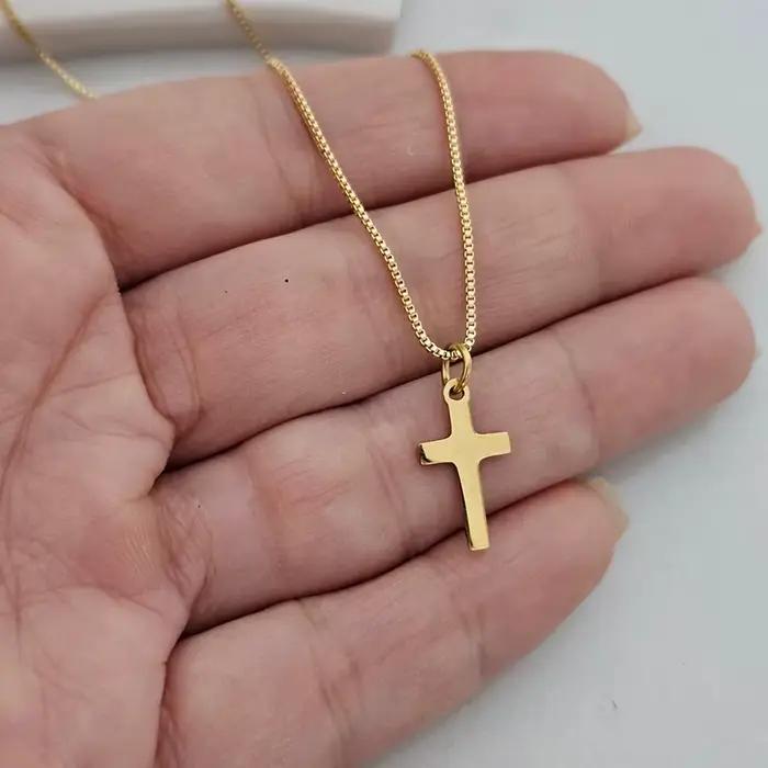 Collier croix plaqué or avec nom gravé personnalisé