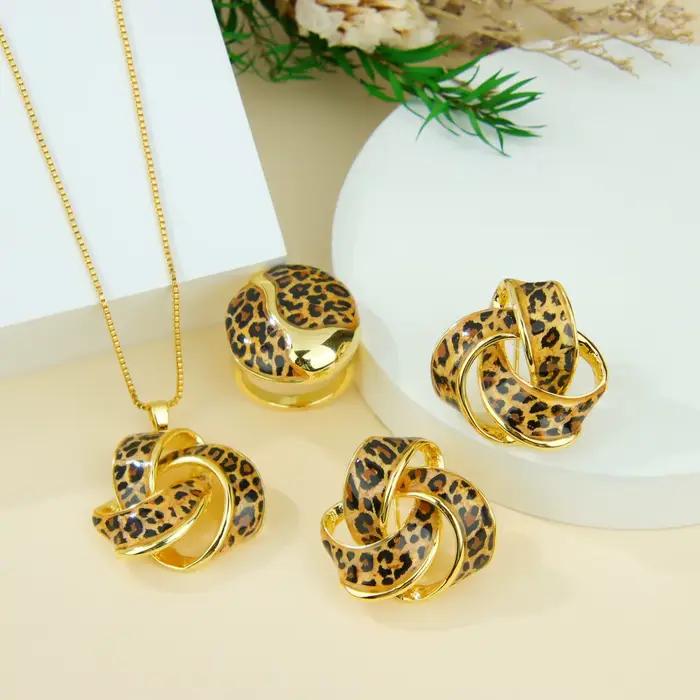 Ensemble de bijoux léopard de haute qualité, collier, bracelet et boucles d'oreilles exquis en or 14 carats, style italien, pour femmes européennes, idéal pour les événements, les fêtes, les bijoux ba