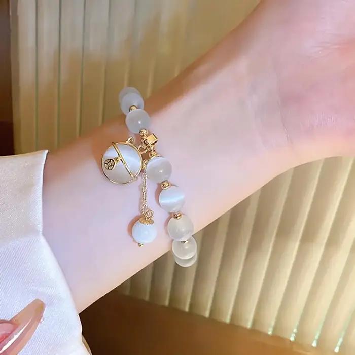 Bracelet en cristal opale élégant avec pendentif chat porte-bonheur pour femmes, bijou d'amitié à la mode, cadeau idéal pour les occasions spéciales
