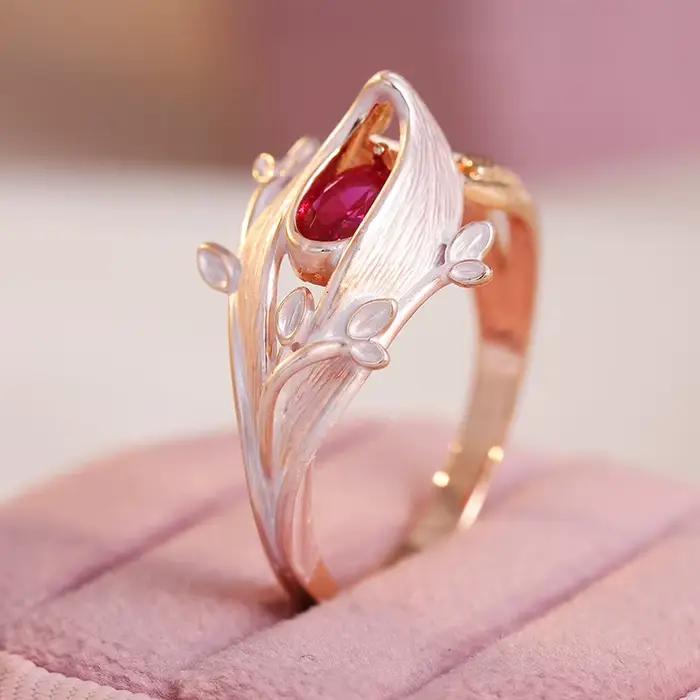 Magnifique bague pour femme incrustée de CZ rouge, couleur or, sculptée à la main, bijoux de tous les jours, bijoux de fête, cadeau d'anniversaire