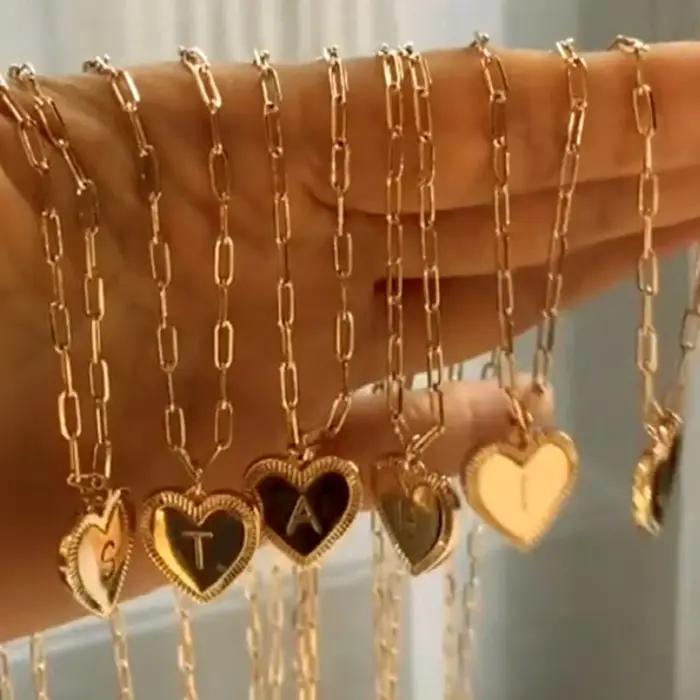 Collier avec lettre initiale et nom pour femmes