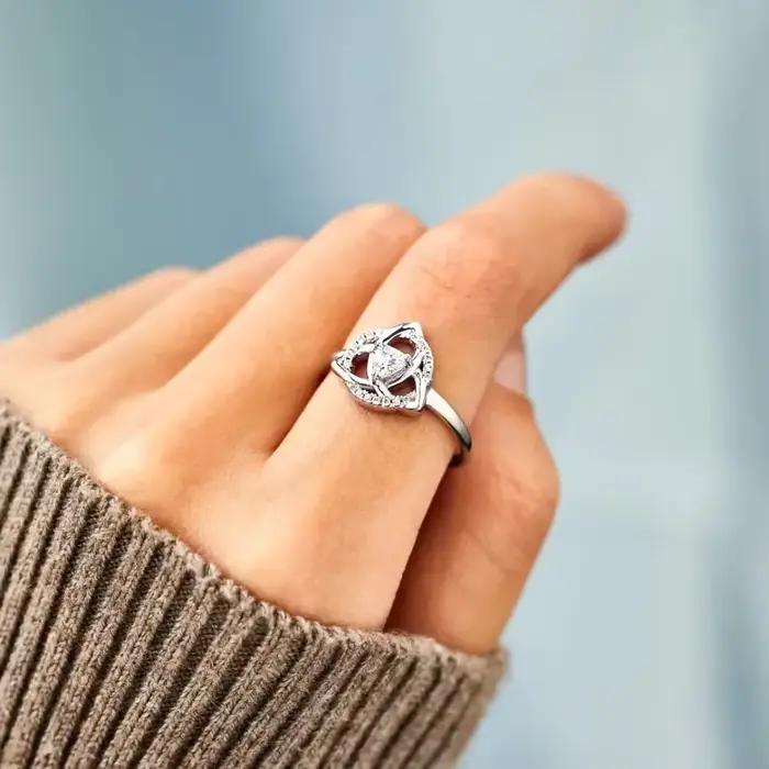 Bague Celtique Triquetra Zirconium pour Femmes Occasions Spéciales Anniversaires Mariages Soirées