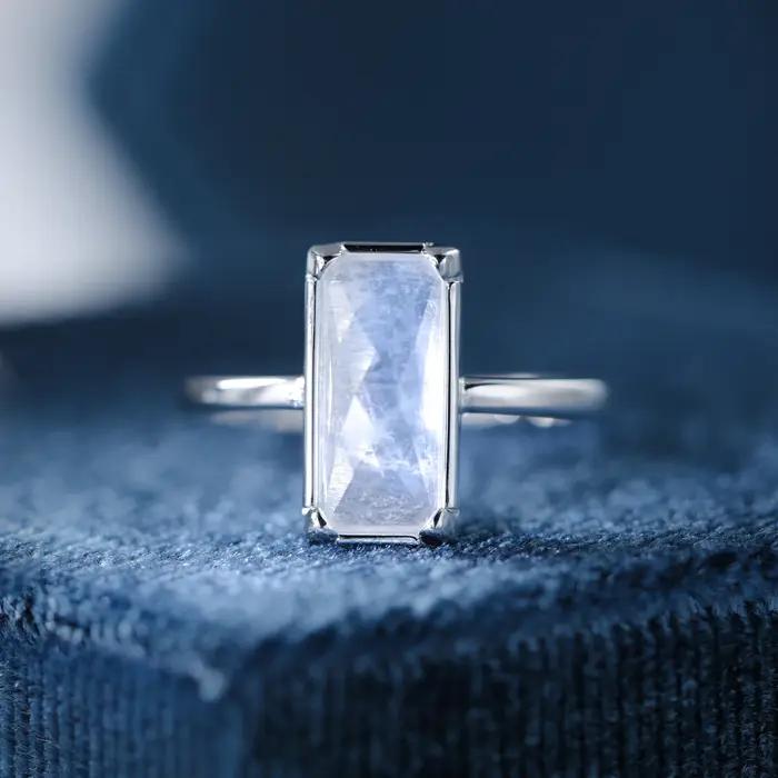 Bague Solitaire de fiançailles en pierre de lune naturelle