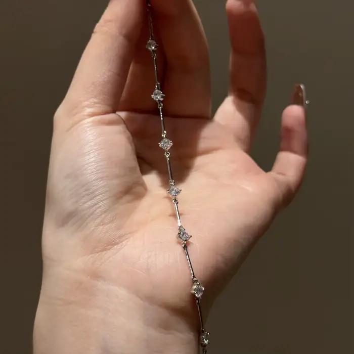 Bracelets haut de gamme en diamants bleus frais pour femmes, avec longue chaîne brillante, design mi