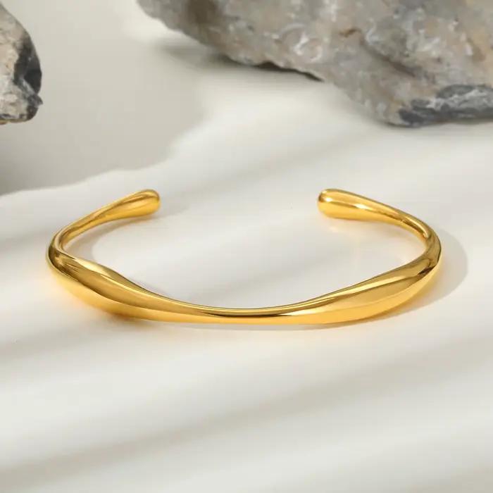 Bracelets manchette pour femmes réglables, bracelet manchette ouvert plaqué or 18 carats, bijoux de poignet minimalistes en acier inoxydable
