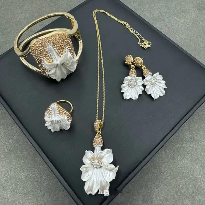 Ensemble de bijoux pour femmes, fleur de lys troisD, coquille naturelle, perles baroques, strass, collier, bagues, boucles d'oreilles, accessoires pour robe de dame