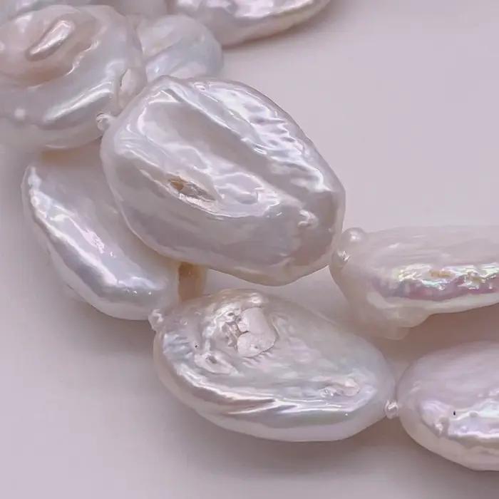 Collier de perles plates de forme ovale de poire blanche de 15mm