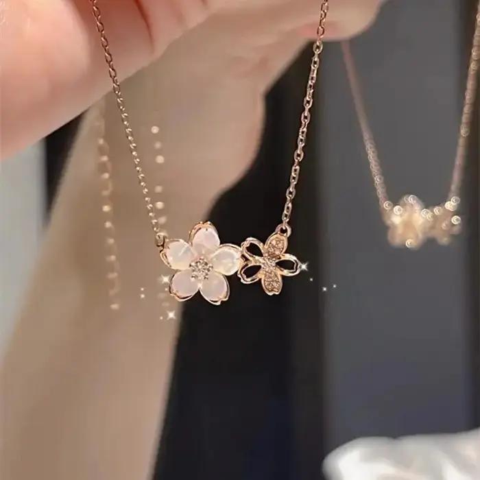 Pendentif Sakura Brillant de Luxe Bijou Femme Collier Fleurs Stéréoscopiques Tendance Haute Qualité Occasions Spéciales