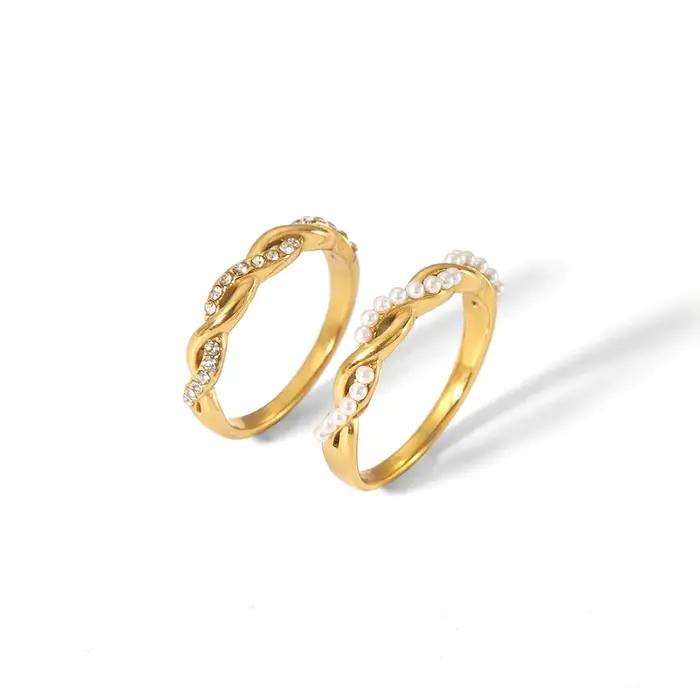 Bague torsadée fine en acier inoxydable plaquée or avec zirconia pour femmes occasions spéciales soirée cocktail
