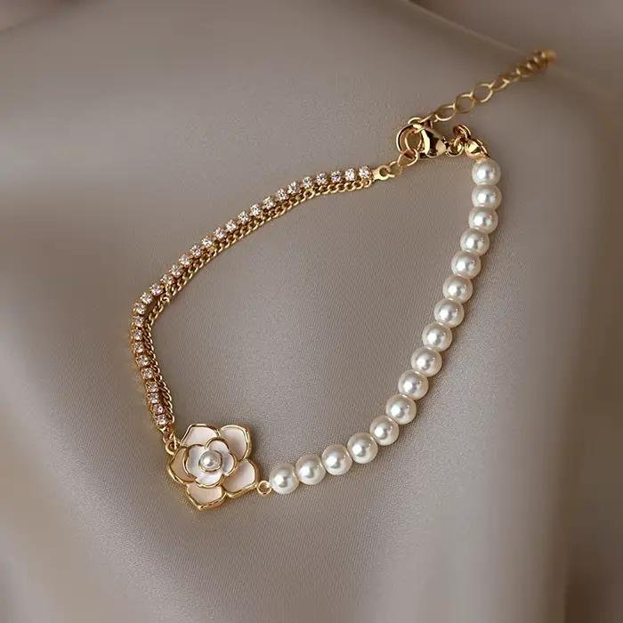 Bracelets à breloques en émail blanc, élégant français, fleur de camélia, chaîne de perles, accessoires doux pour femmes, bijoux de poignet pour filles, 2024