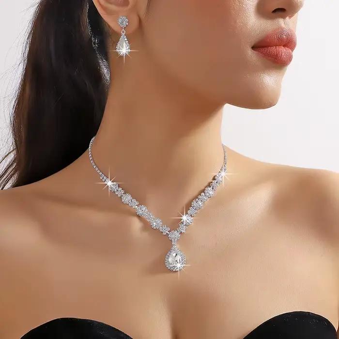 Ensemble de 3 colliers gouttelettes de cristal avec boucles d'oreilles pour robe de soirée de mariage