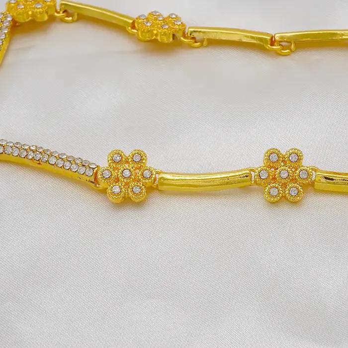 Ensemble de bijoux en alliage de cuivre finition or pour femmes occassions spéciales soirée élégante mariage festive
