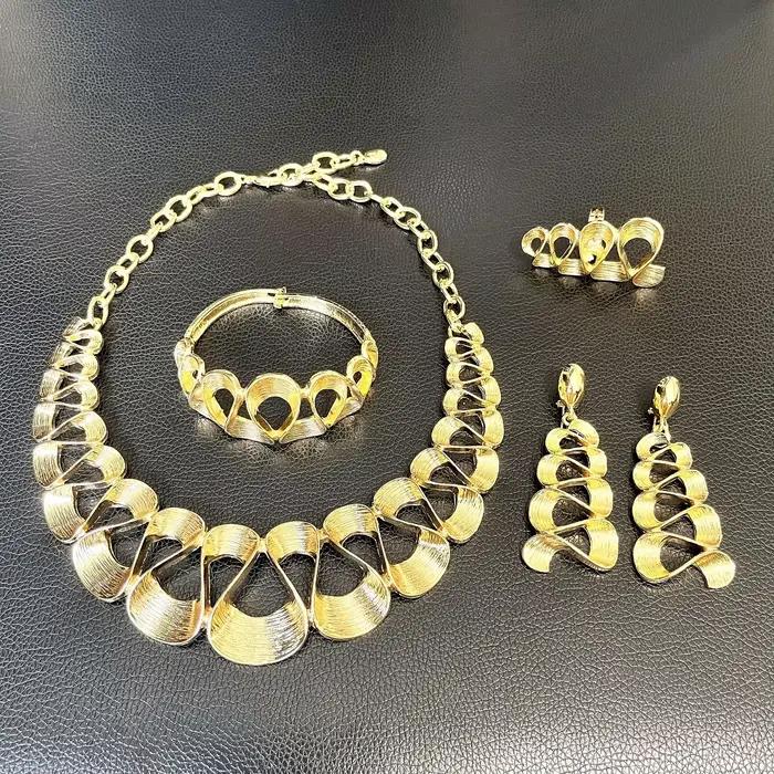 Ensemble de bijoux plaqué or pour femme collier pendentif rond bracelet brillant boucles doreilles bague mariage polyvalent
