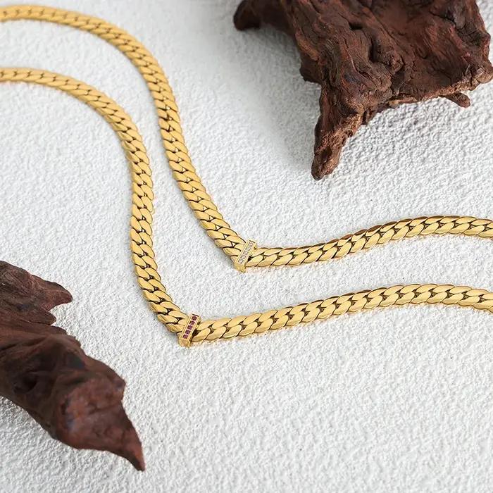 Collier chaîne chevrons acier inoxydable plaqué or 18 carats avec breloque zircon pour femme style hip-hop rock bijou tendance occassions spéciales