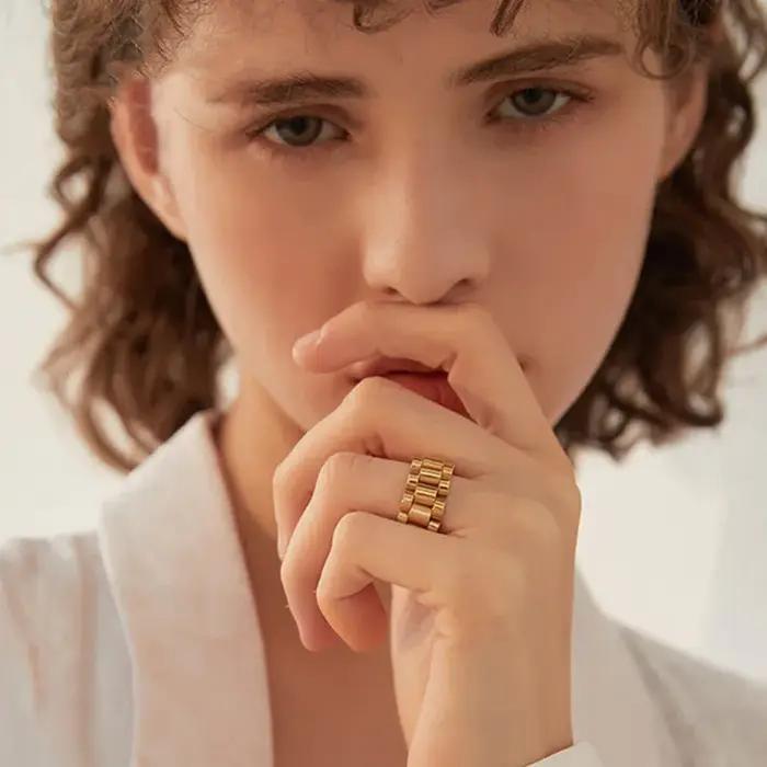 Bague en acier inoxydable plaqué or 18 carats design moderne plante femme soirées et événements spéciaux