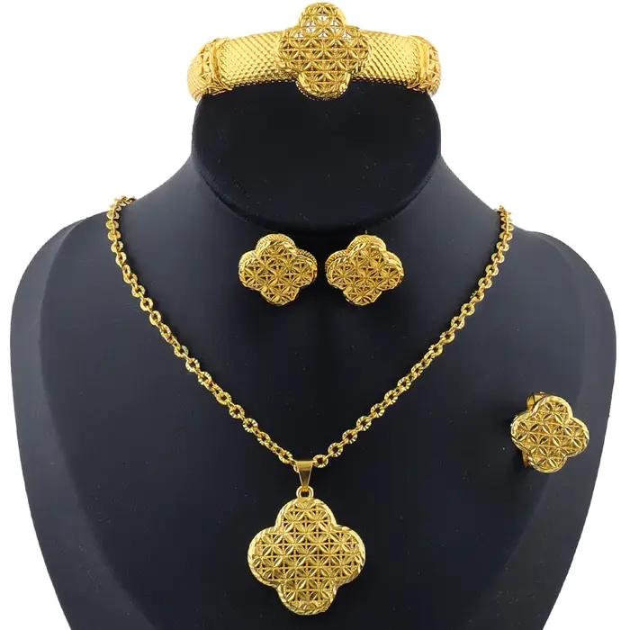 Ensemble de Bijoux Africains Plaqués Or 24 Carats Pour Fêtes de Mariage et Soirées Spéciales Collier Boucles d'Oreilles Bracelet Bague
