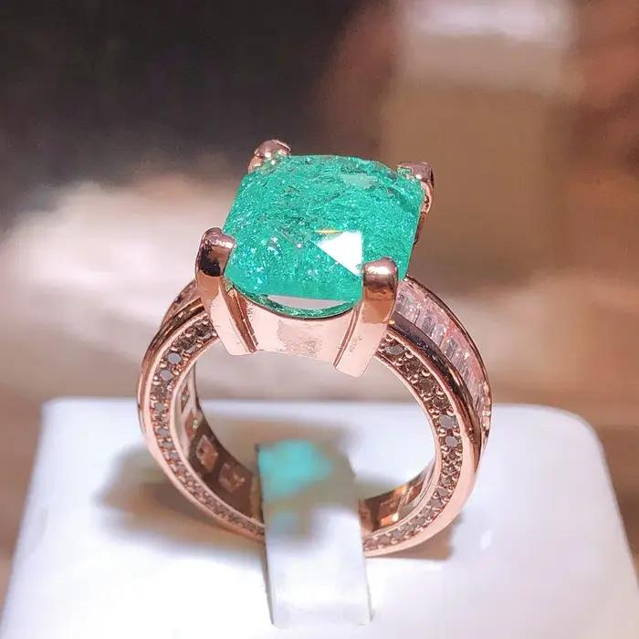 Bague de couple en or design géométrique avec pierres en zirconium pour engagement et alliances élégantes