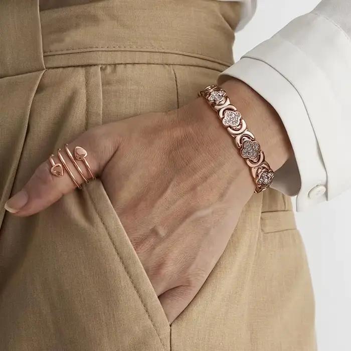 Bracelet magnétique porte-bonheur pour femmes ; Bracelet en cuivre réglable ; Idéal pour offrir des cadeaux de bijoux récents aux amoureux, aux mères et aux sœurs