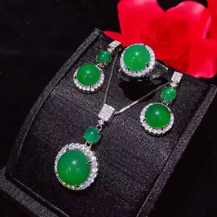 Ensemble de bijoux en pierre verte artificielle