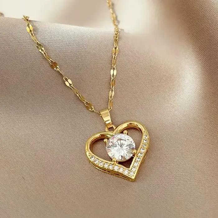 Collier avec pendentif en forme de cœur pour femmes