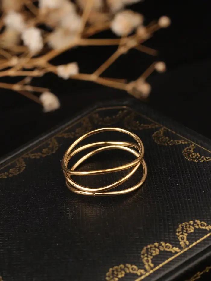 Bague en acier inoxydable plaqué or 18 carats à trois couches fines et élégantes pour femmes occasions quotidiennes et festives